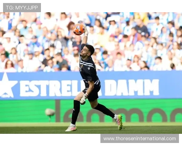 奥布拉克与库尔图瓦：门线反应速度与身高覆盖范围对比