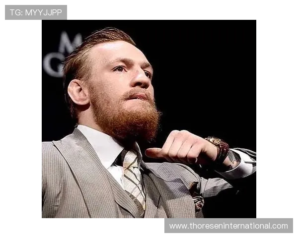 康纳·麦格雷戈在家喝红酒配蛋白粉，训练完直接开香槟冲澡